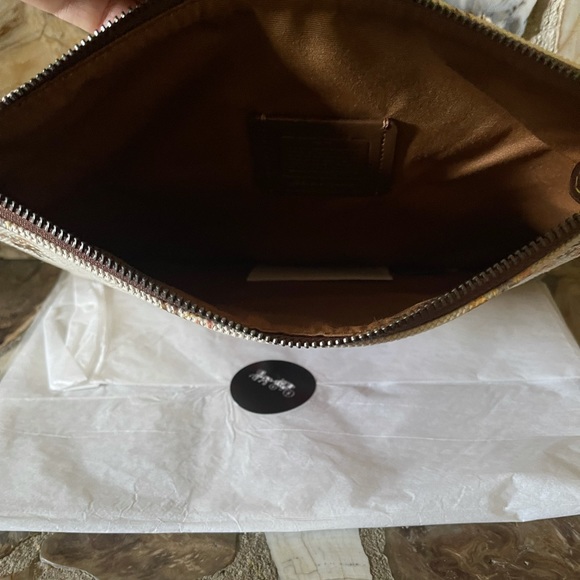 COACH Large Wristlet 30 Vandal Gummy - Picture 6 of 6